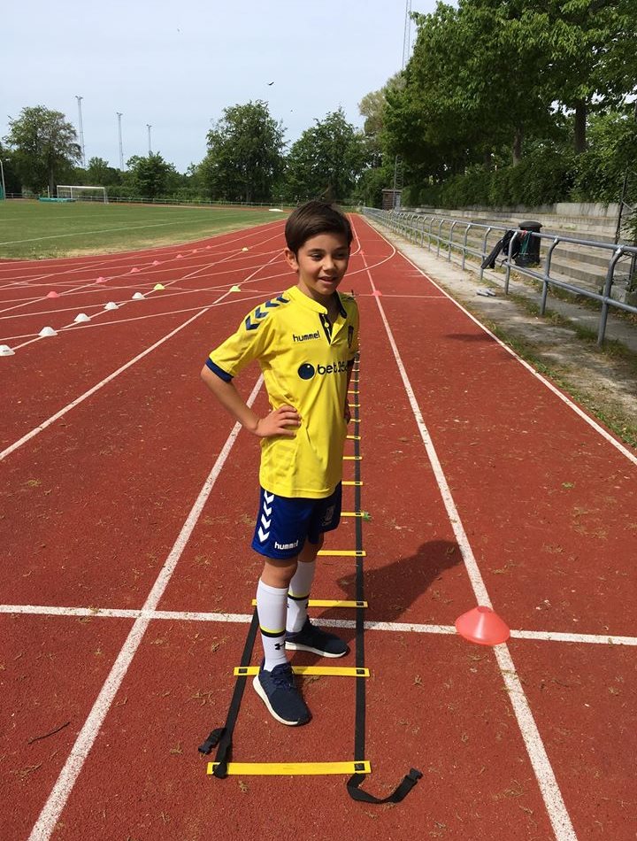 Mød seje U13 fodboldspillere William fra Brøndby If som bruger ihærdig Plussport