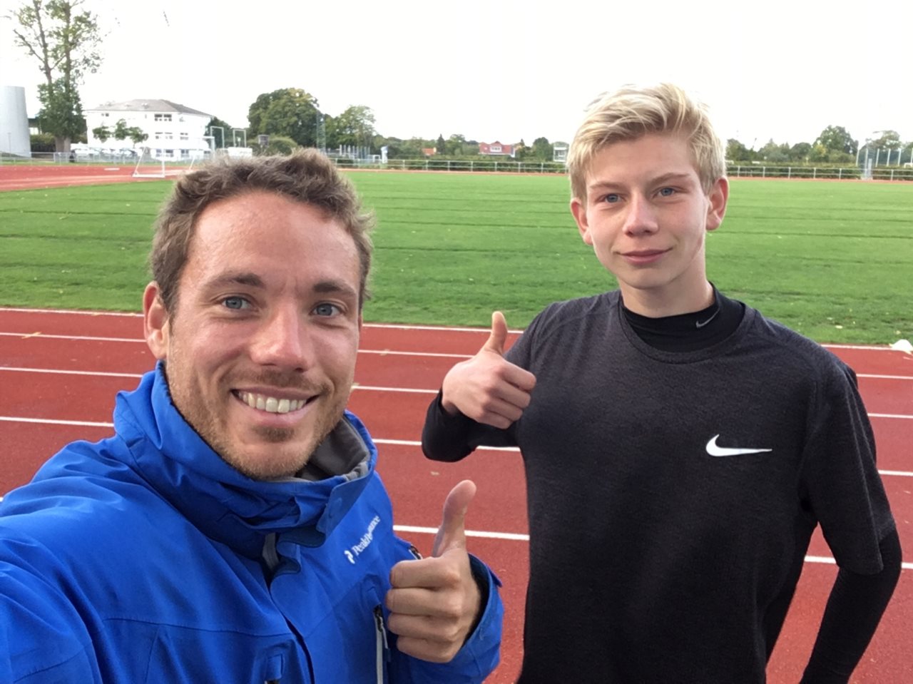 Hjælper 15-årige fodboldspiller Max fra FC Helsingør fodboldklub