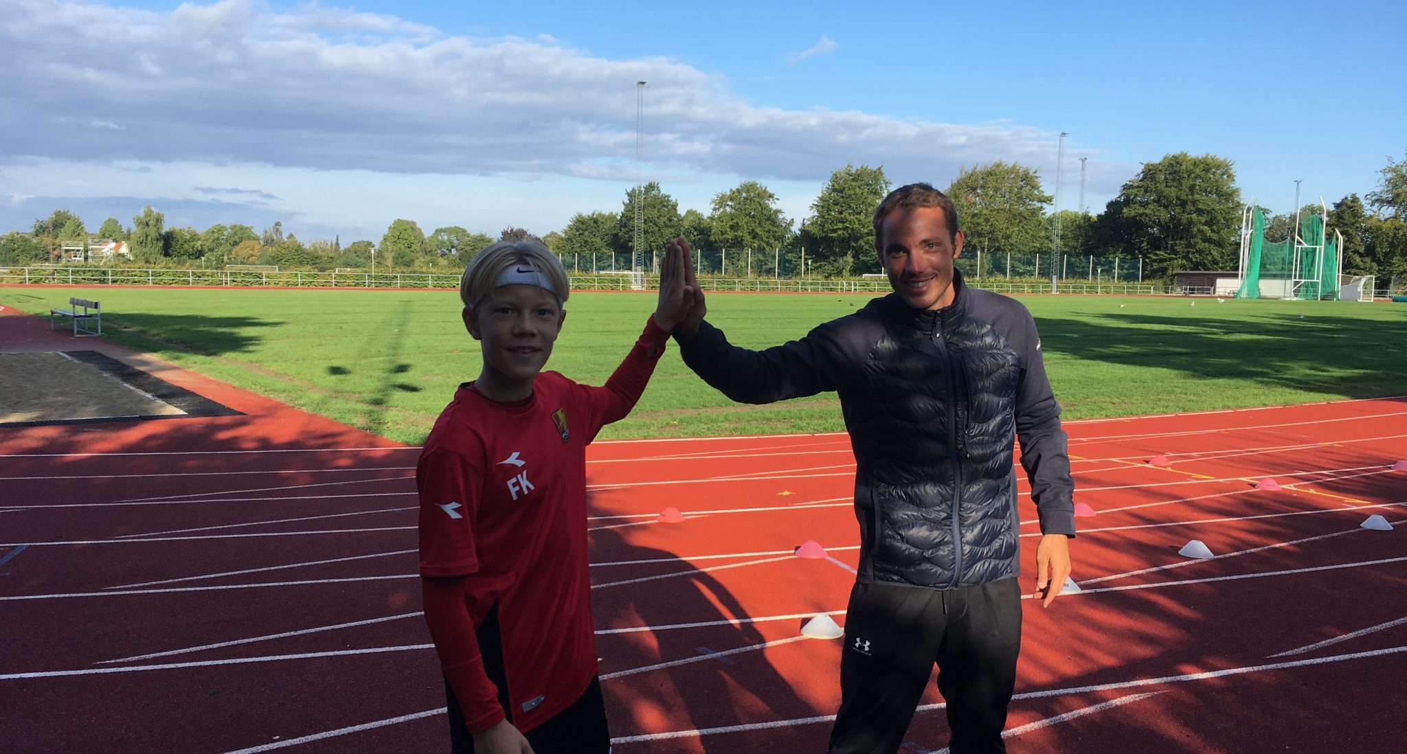 Hjælper 12-årige elitefodboldspiller Frederik kongslev fra FC Nordsjælland