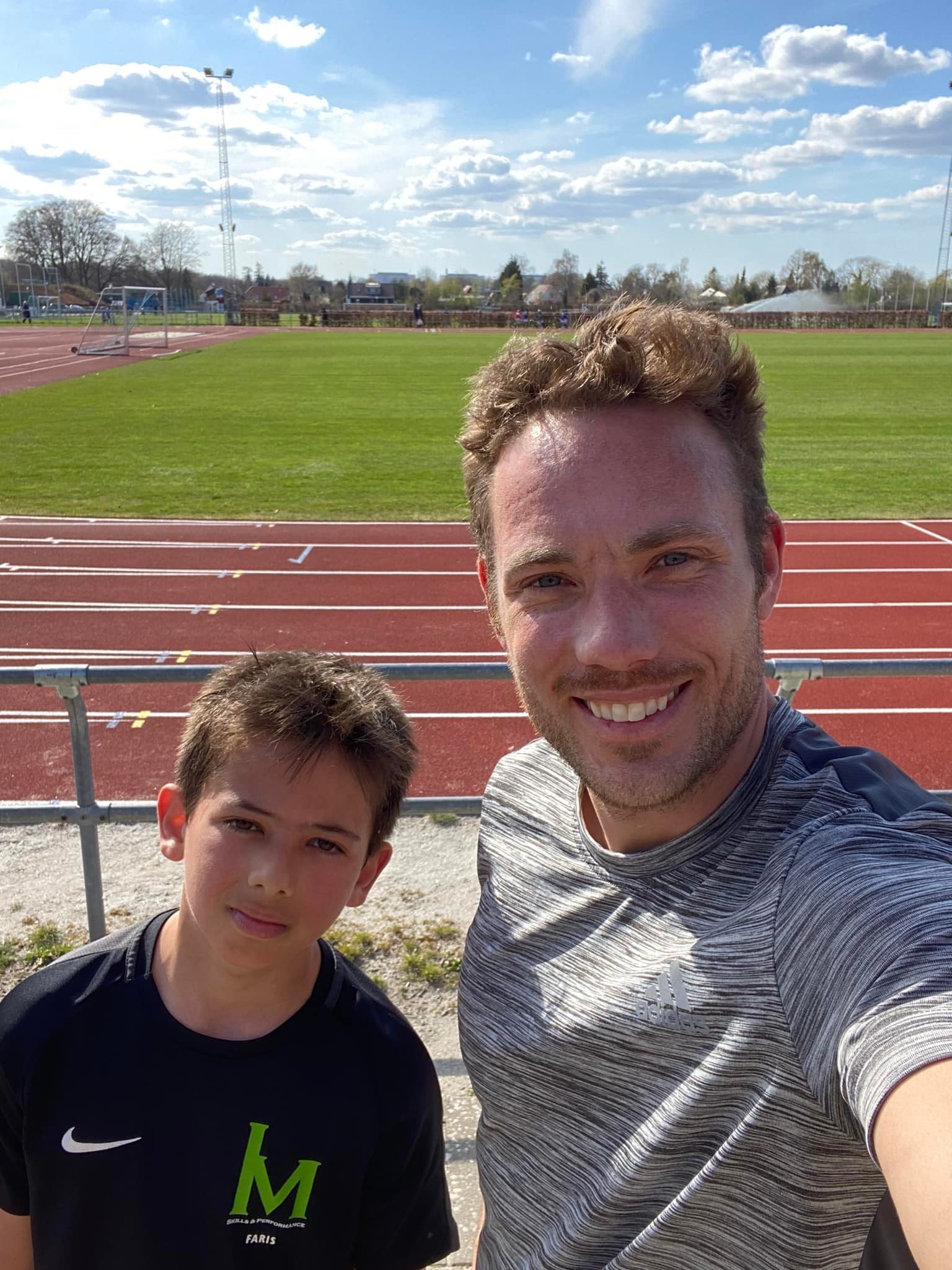 Mød min seje fodboldspilere Faris U12 Himmelev Boldklub, som gav den maks gas til dagens løbetræning i 15 graders varme ☀️