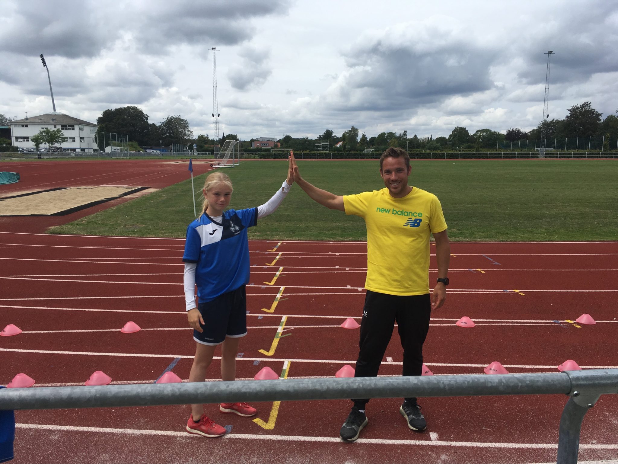 U16 fodboldspiller Cathrine Andersson fra Team Odense Q bliver trænede af personlig løbetræner