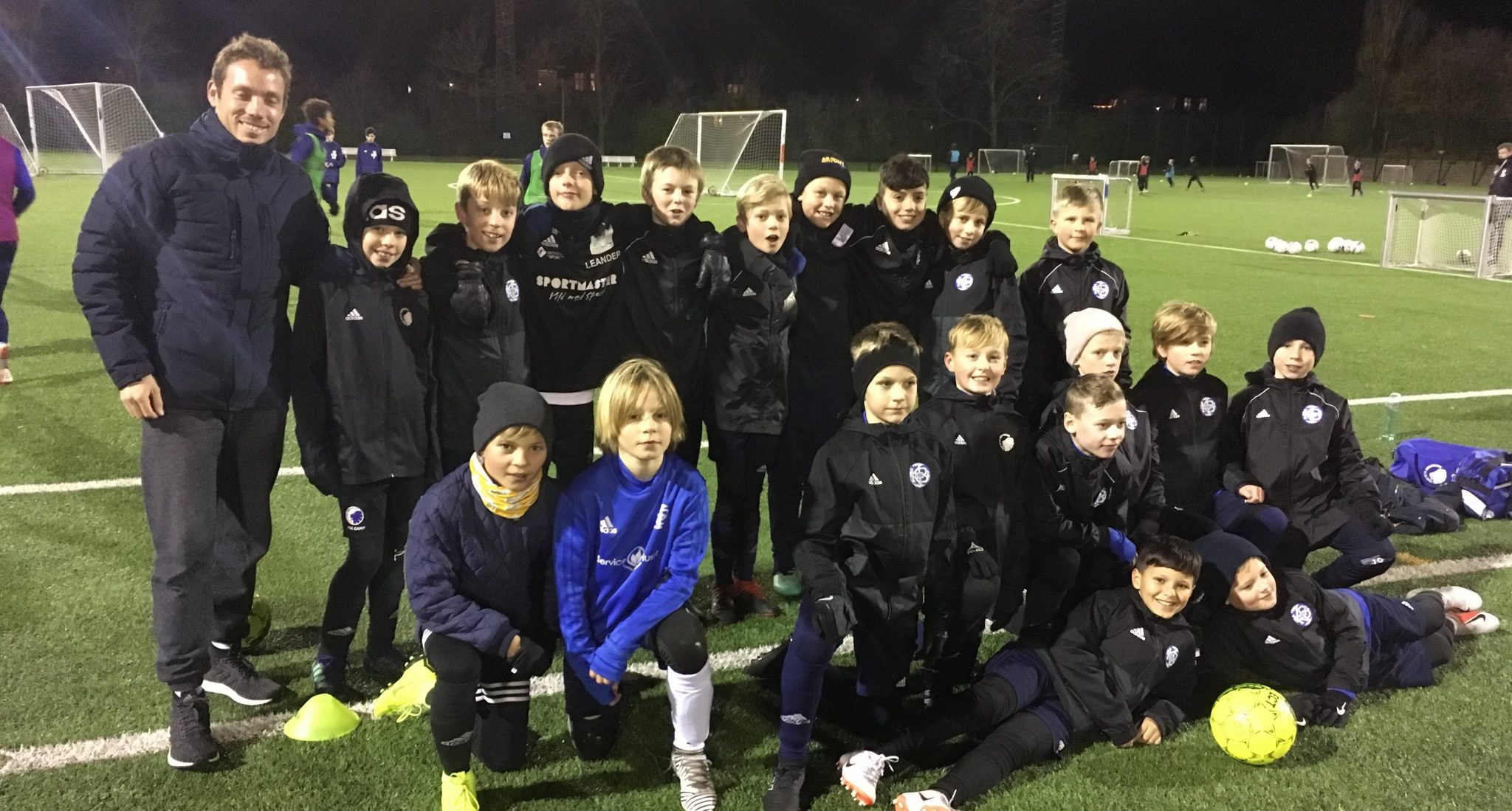 KB U11 fodboldspillere kickstarter et 10 ugers træningsforløb med Peter Liljensten