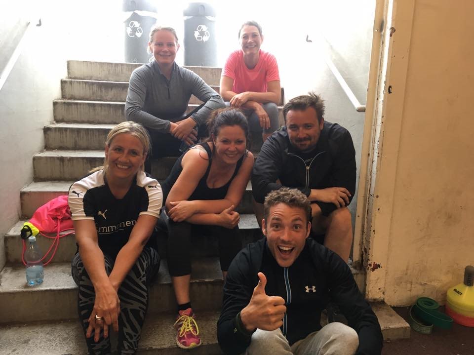 Stemningsbillede fra mit PL Bootcamp, som sparker fart over benene