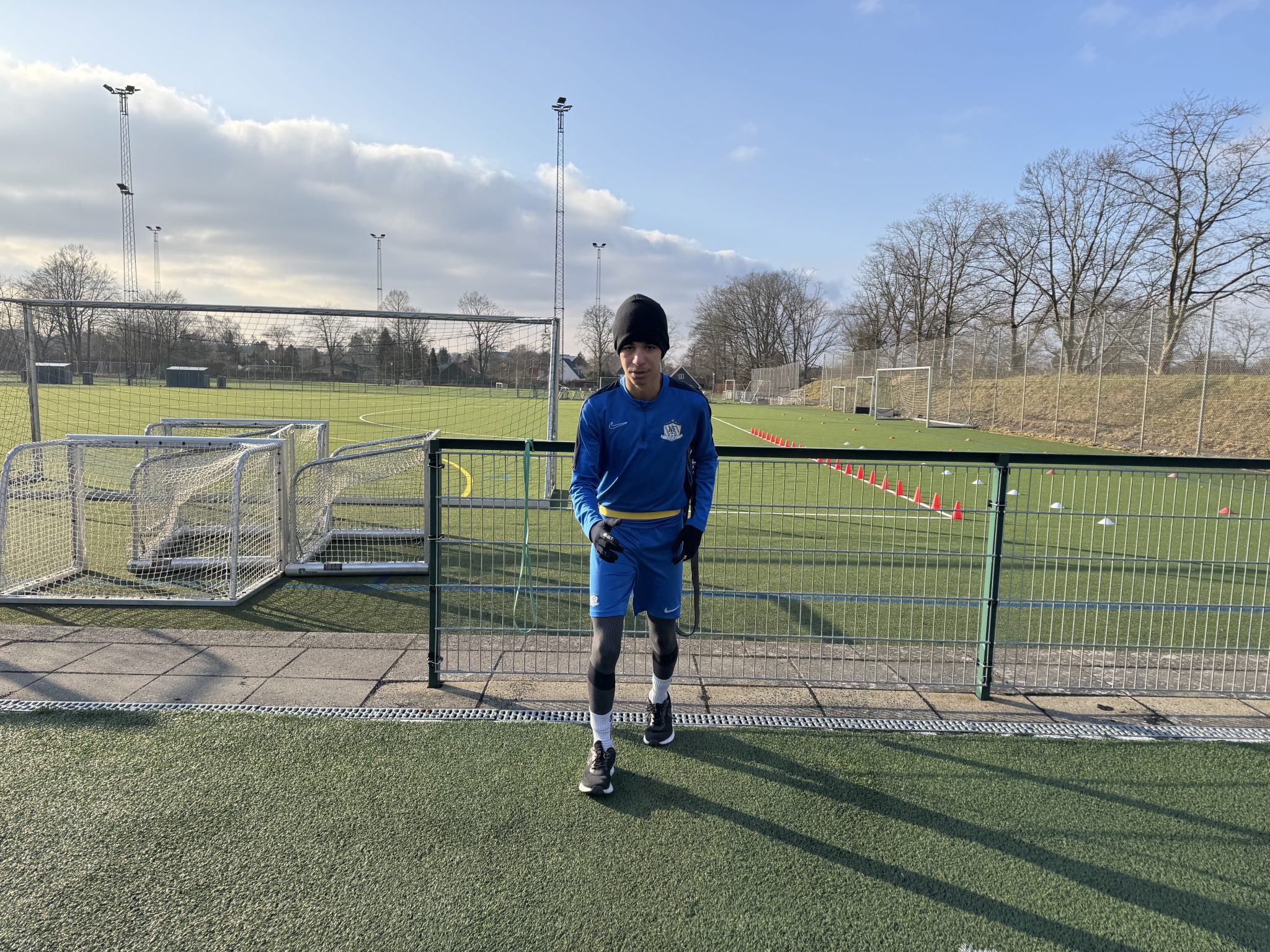 U15 fodboldspiller Mihyar fra Nykøbing FC bliver trænet af løbetræner Peter Liljensten